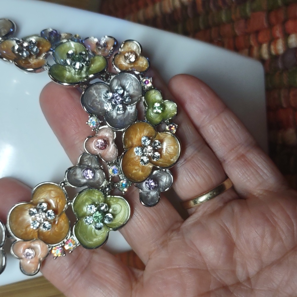 Flower and Rhinestone Statement Necklace - Picture 3 of 3